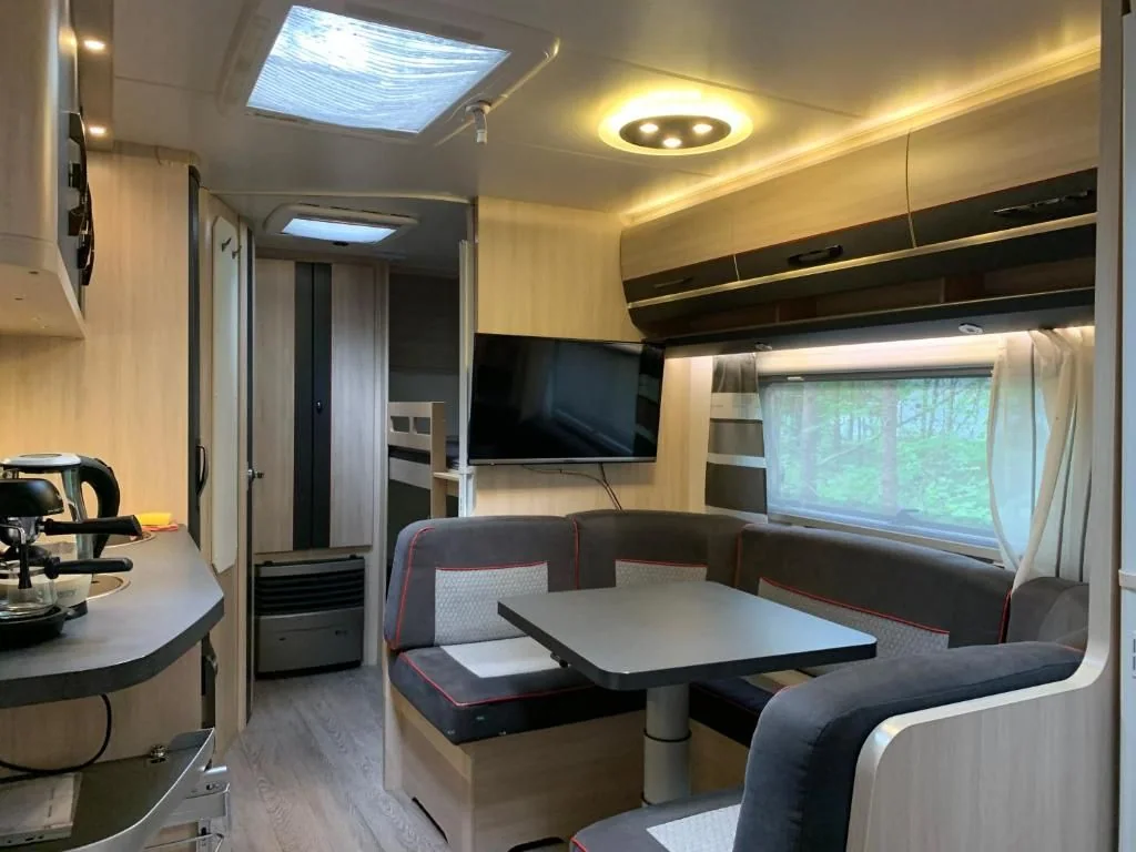 VIP 1: Hobby 545 KMF nr 1