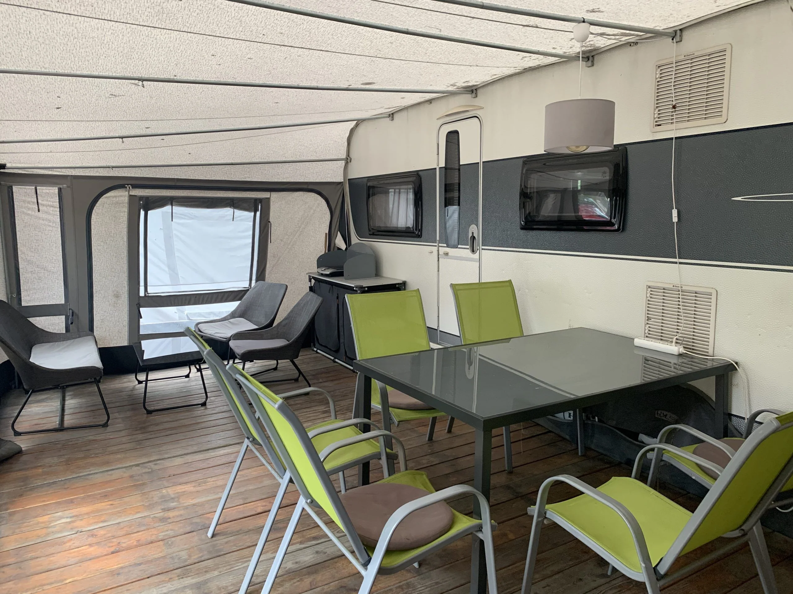 VIP 3: Hobby 650 KMFe. WC, TV, 3 metrowy przedsionek INACA.