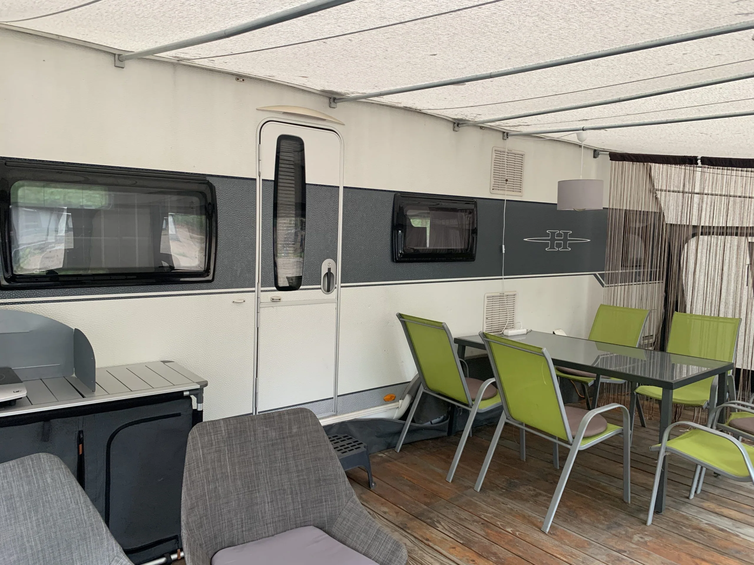 VIP 3: Hobby 650 KMFe. WC, TV, 3 metrowy przedsionek INACA.